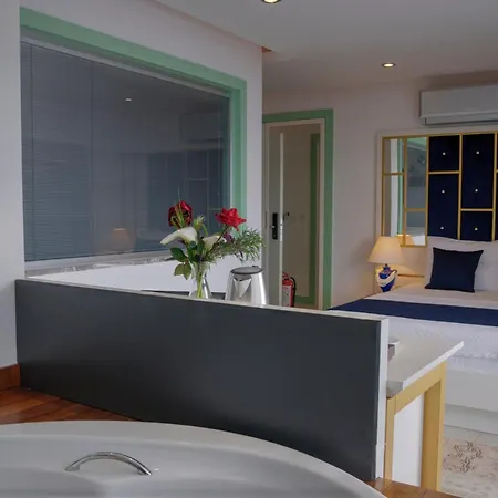 Sea View מלון